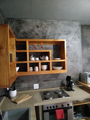 Fridge, microwave, oven, stovetop - Travelers nest. Family, Couple - friendly haven. (Saint Lucia)