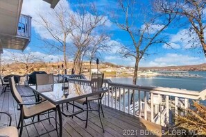 Outdoor dining - beautiful lake house on lake of the ozarks<br> (Gravois Mills)