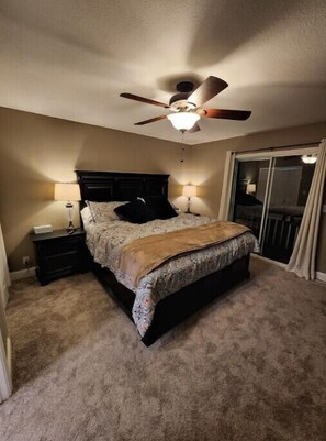4 bedrooms - beautiful lake house on lake of the ozarks<br> (Gravois Mills)