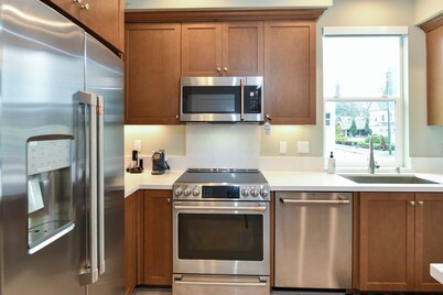 Enjoy Sunsets & Wines Downtown Napa