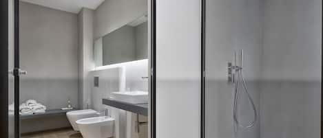 Design Double Room | Bathroom | Shower, rainfall showerhead, free toiletries, hair dryer