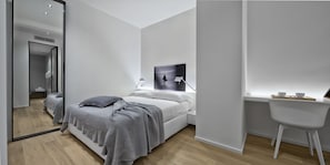 Design-Doppelzimmer | Schreibtisch, laptopgeeigneter Arbeitsplatz, kostenloses WLAN