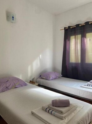 Room - The Studio  (Krvavica)