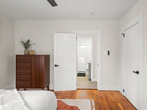 2 Schlafzimmer, Schreibtisch, Bügeleisen/Bügelbrett, kostenloses WLAN