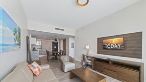 TV - ★★★★★ Luxury Condo Just Steps Away from the Beach (Hollywood)