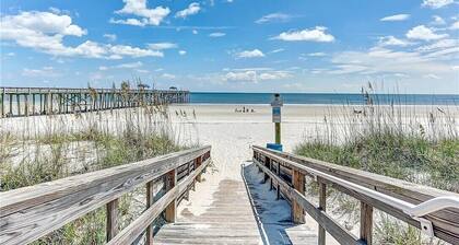 Private Pier, Ocean Views: Book Now!