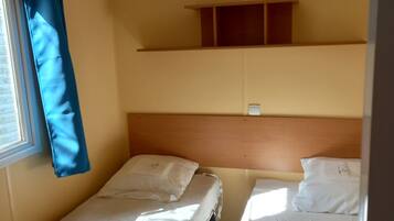 2 bedrooms, travel cot