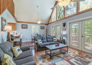Smart TV, fireplace