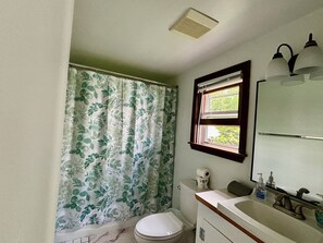 Bathroom - Traveler’s Den in Medford (Medford)
