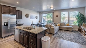 House, Multiple Beds (Right On Par) | Private kitchen - Right On Par (St. George)