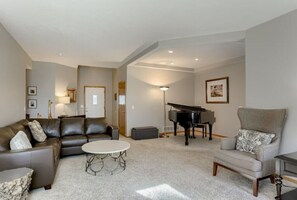 Smart TV, fireplace, DVD player