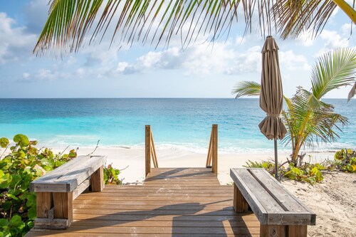 The Breakwater- HEATED POOL with Swim Up Bar on Sandy, Secluded Beach!