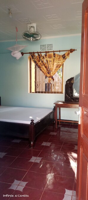 7 bedrooms, bed sheets