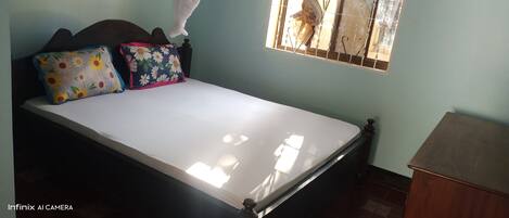 7 bedrooms, bed sheets