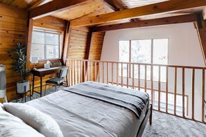 2 bedrooms, desk, iron/ironing board, free WiFi