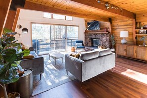 Smart-TV, Kamin, Videospiele