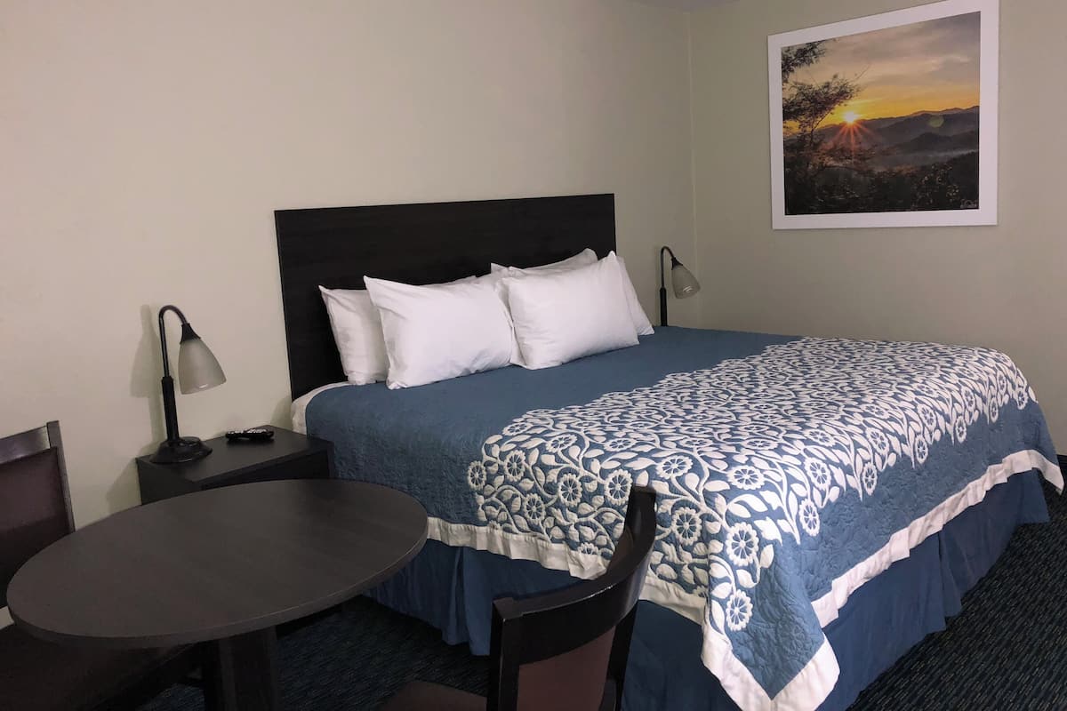 1 bedroom, blackout drapes, iron/ironing board, free WiFi