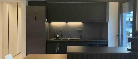 Réfrigérateur, four, plaque de cuisson, lave-vaisselle