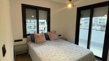 2 bedrooms, travel cot, WiFi, bed sheets