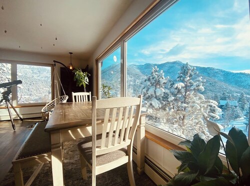 Romantic Home w/ Hot Tub, Mt. Views & Art