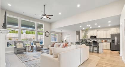 Botanical Breeze - Spacious Home in Kennewick