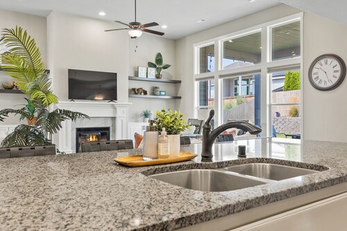 Botanical Breeze - Spacious Home in Kennewick