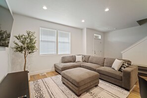 Smart TV - New Heber Townhouse + views + 2 car garage + washer + dryer (Heber City)