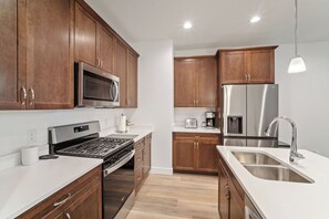 Mikrobølgeovn, ovn, kogeplade, opvaskemaskine