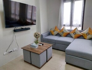Living area - NAIA Terminal, Newport,Pasay, 5 star Condo -c3-6g (Pasay)