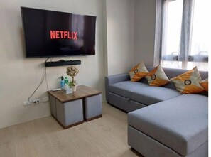 Living area - NAIA Terminal, Newport,Pasay, 5 star Condo -c3-6g (Pasay)