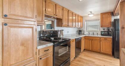 Lake View Cabin couples getaway - family vacation with Private Boat/Swim Dock