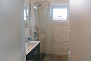 Hair dryer, towels, soap, shampoo - Sunny & Bright Flat w/ River View (Lisboa)