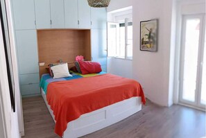1 bedroom, WiFi, bed sheets - Sunny & Bright Flat w/ River View (Lisboa)