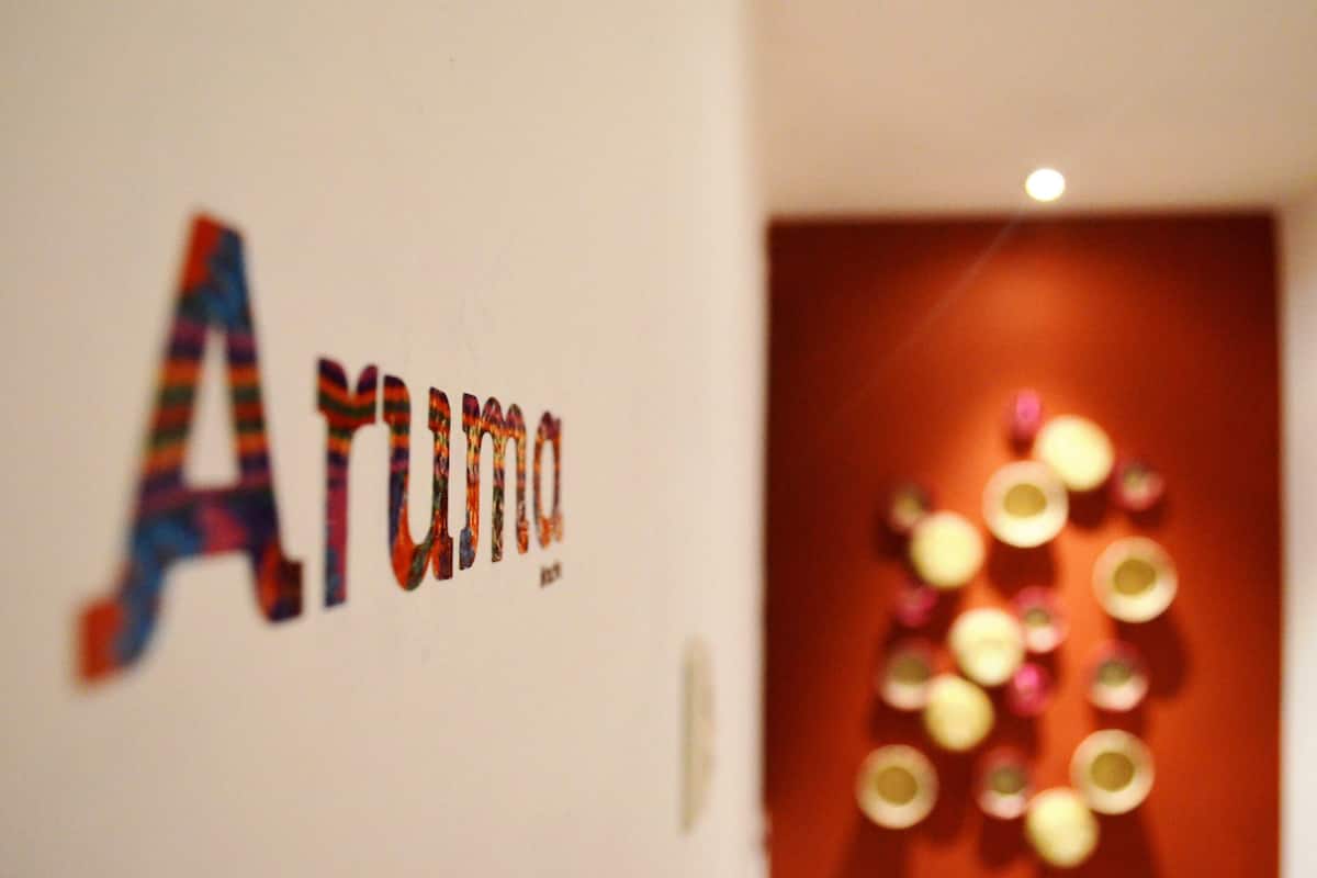 A wall with the word "Atuma" in colorful letters.
