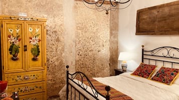 标准房 | 高档床上用品、特色装修、免费 WiFi、床单