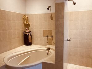 Superior Room | Bathroom