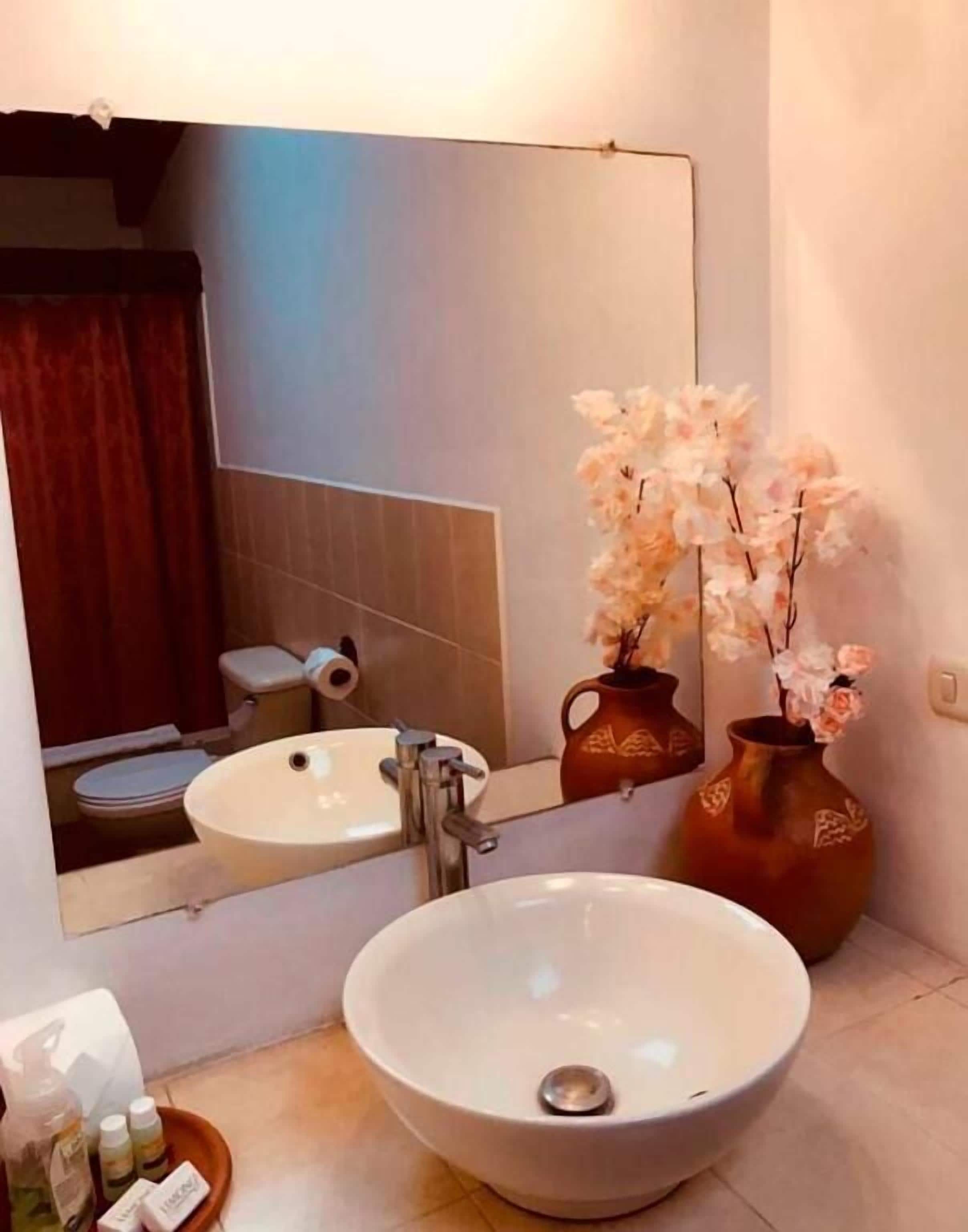 Photo - Luna Maya Antigua