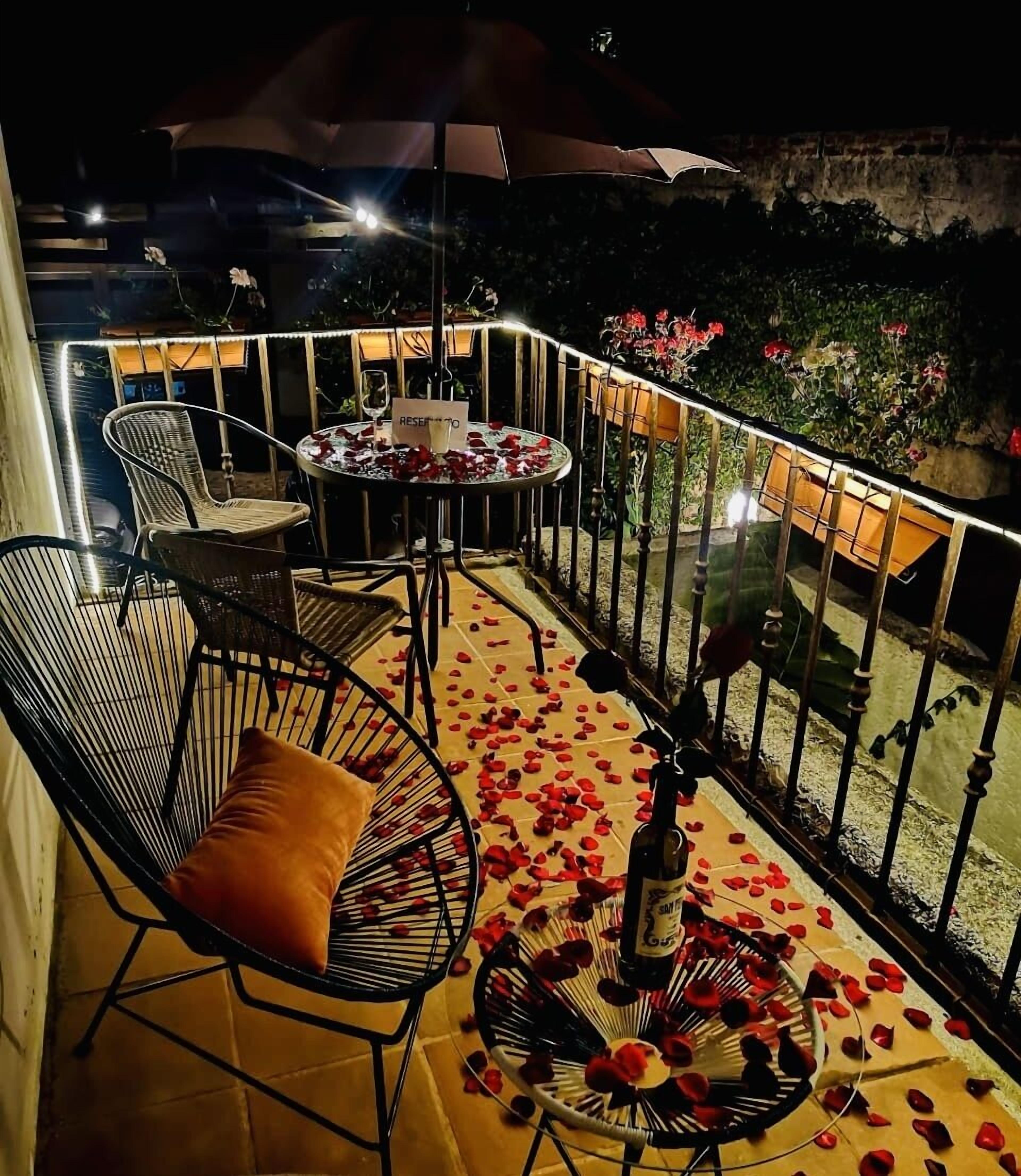 Photo - Luna Maya Antigua