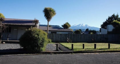 Cosy 4 Bunk Cabin, Mountain Views, Pet Friendly.