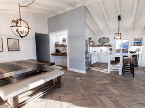 Dining - New to Vrbo SeaEsta! 1 Block to Sombero Beach! Bring your boat or rent ours! (Marathon)