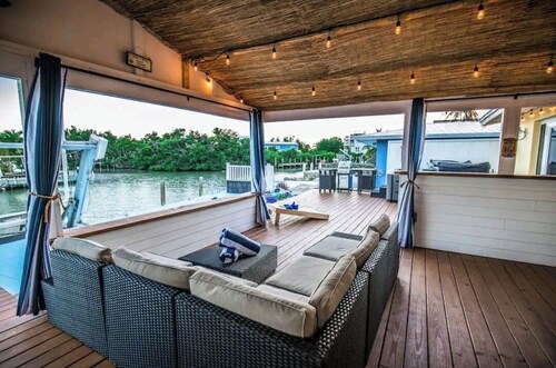 New to Vrbo SeaEsta! 1 Block to Sombero Beach! Bring your boat or rent ours! 