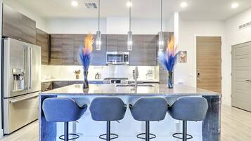 Appartement Supérieur | Cuisine privée | Réfrigérateur, micro-ondes, four, plaque de cuisson