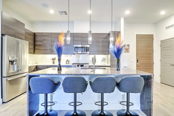 Superior Apartment | Private kitchen | Fridge, microwave, oven, stovetop - Private Rooftop Terrace WalkScore-4020 (Scottsdale)