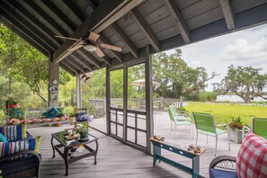 Terrace/patio - Riverfront House on deepwater dock, boat ramp Windsor PL. WedgefieldGolfCourse   (Georgetown)