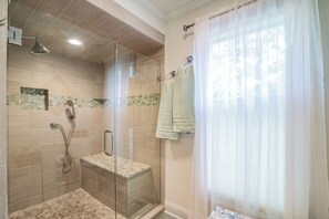 タオル、石鹸、トイレットペーパー