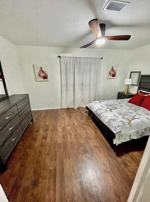 2 bedrooms, iron/ironing board, WiFi, bed sheets
