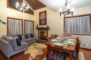 Interior - High standard house in gated community (Jardim do Pai Campos do Jordão)