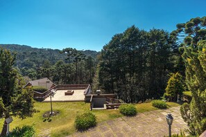 Property grounds - High standard house in gated community (Jardim do Pai Campos do Jordão)