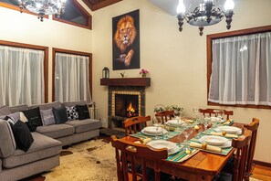 Dining - High standard house in gated community (Jardim do Pai Campos do Jordão)