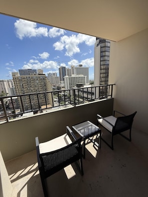 Property grounds - Heart of Waikiki w/ Kitchen - Free Parking - Diamond Head View (Honolulu)